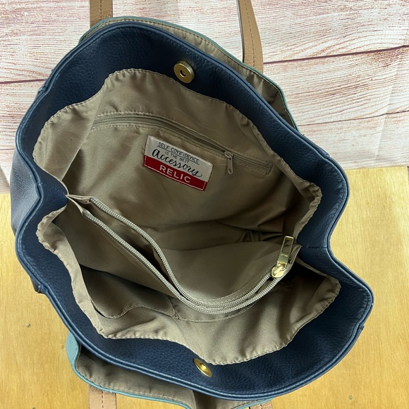 Vintage Relic Hobo Bag - Picture 5 of 6